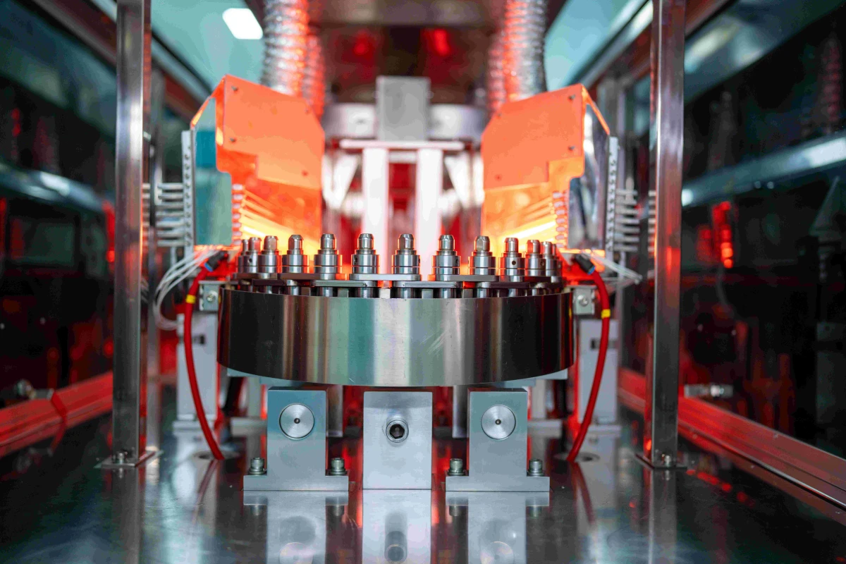 Integrated stretch blow molding (ISBM)